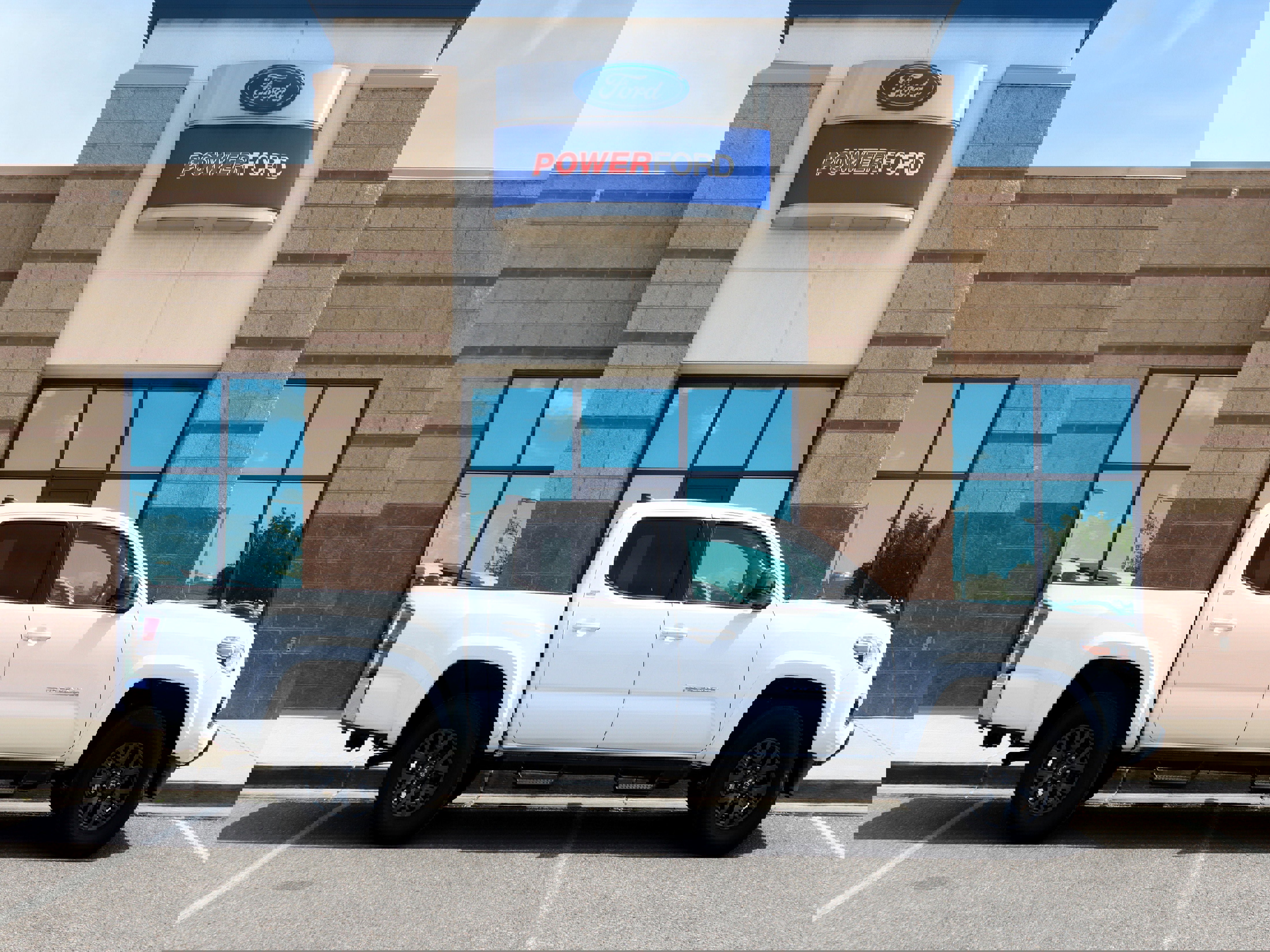 Used 2023 Toyota Tacoma SR5 RWD image 8