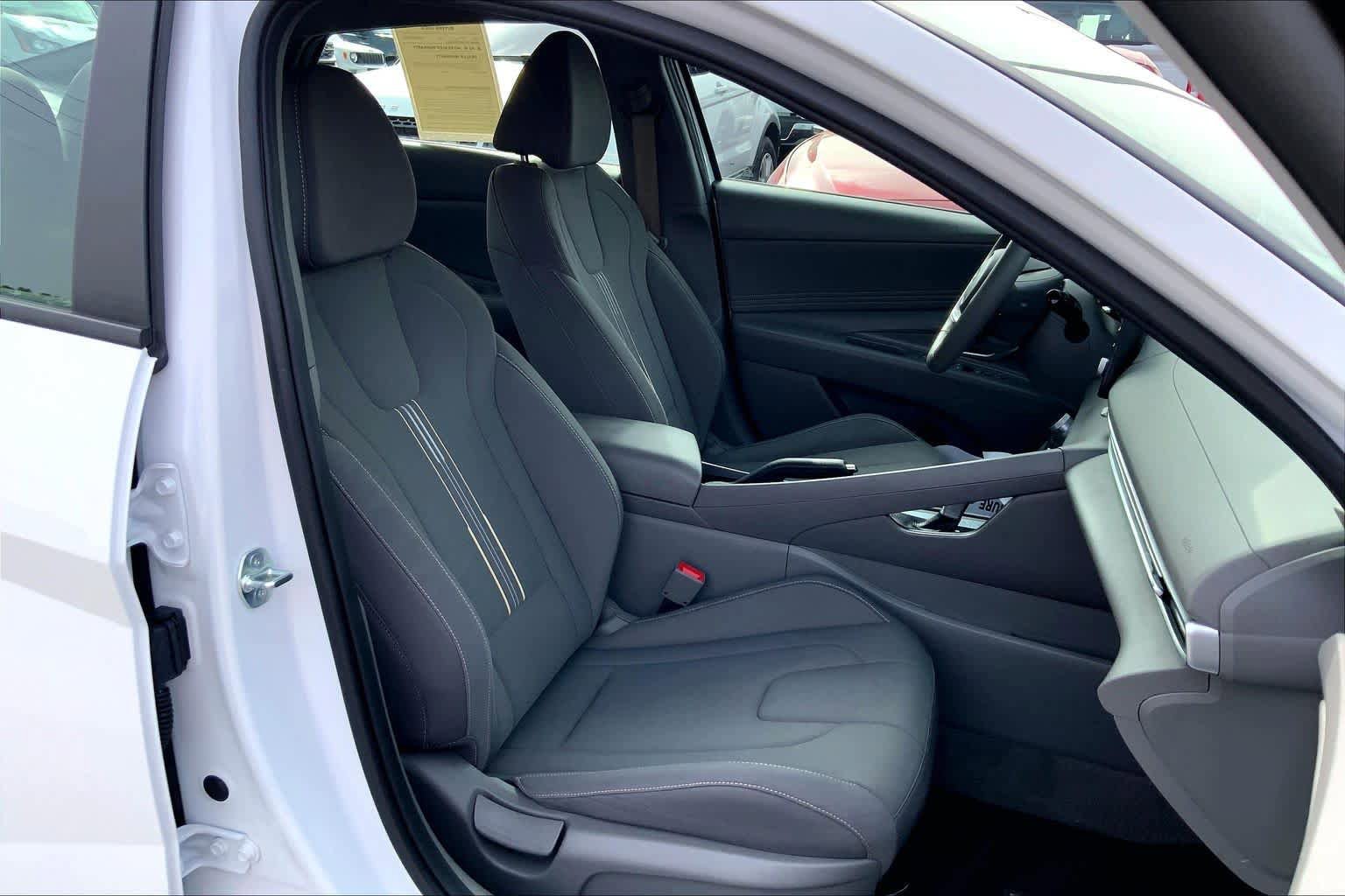 Used 2025 Hyundai Elantra Sport FWD image 9