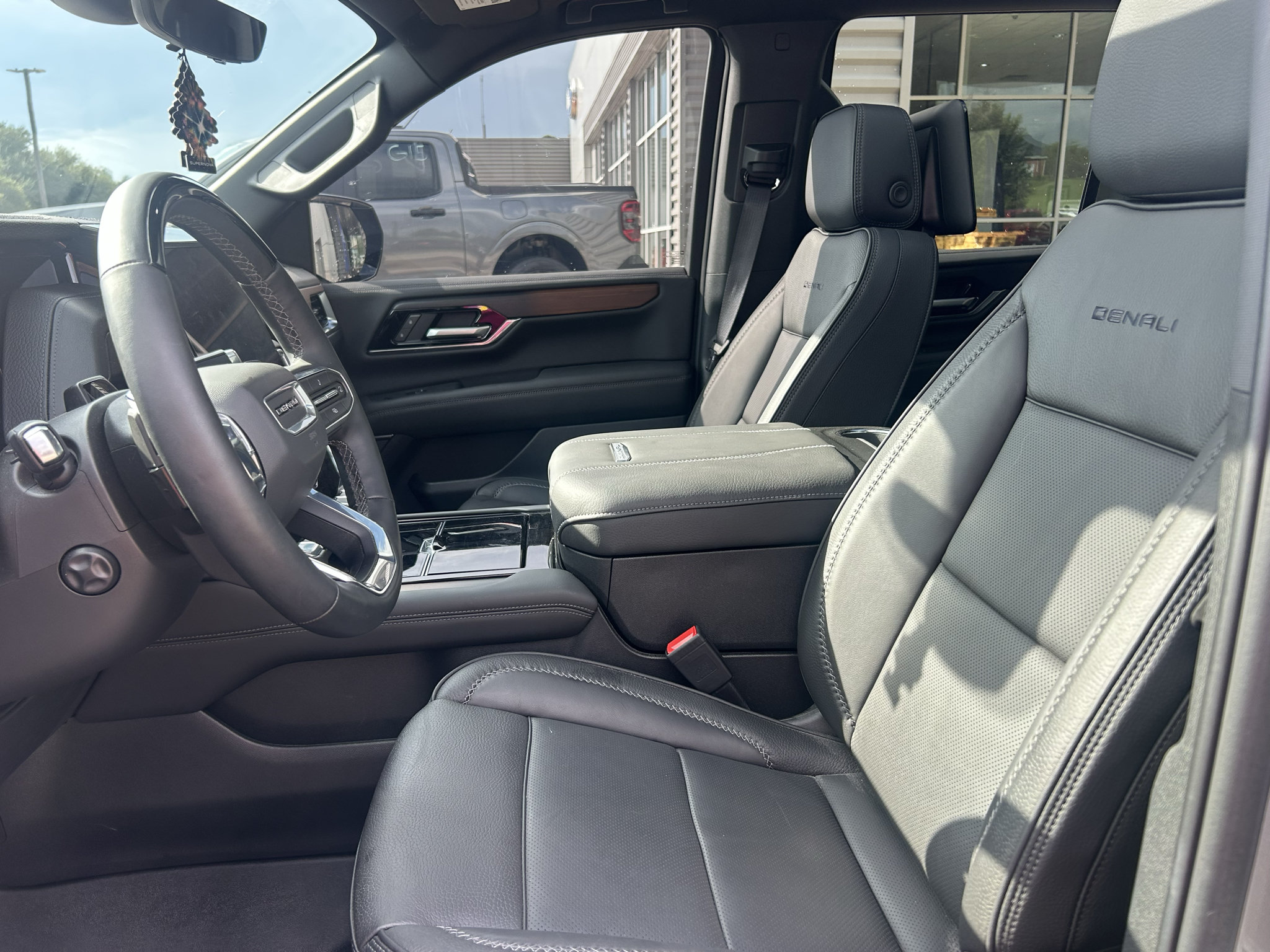 Used 2026 GMC Yukon Denali w/ Denali Reserve Package AWD/4WD image 17