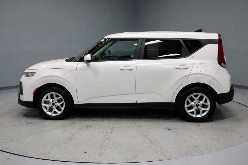 Used 2021 Kia Soul S image 2