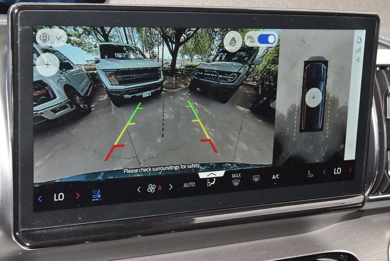 Certified 2025 Ford Expedition Platinum AWD/4WD image 30