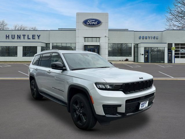 Used 2025 Jeep Grand Cherokee L Altitude AWD/4WD image 3
