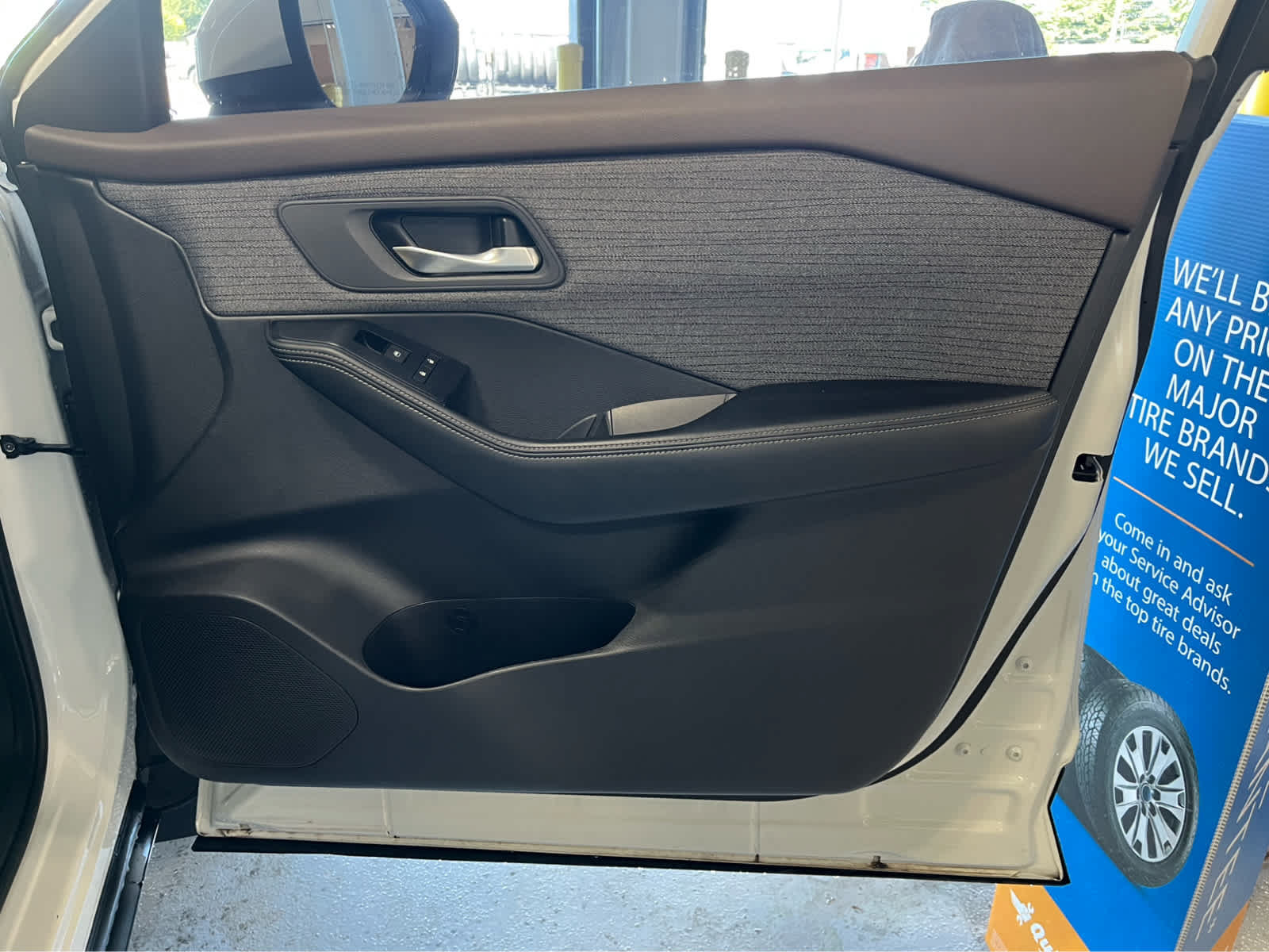 Used 2023 Nissan Rogue SV AWD/4WD image 36