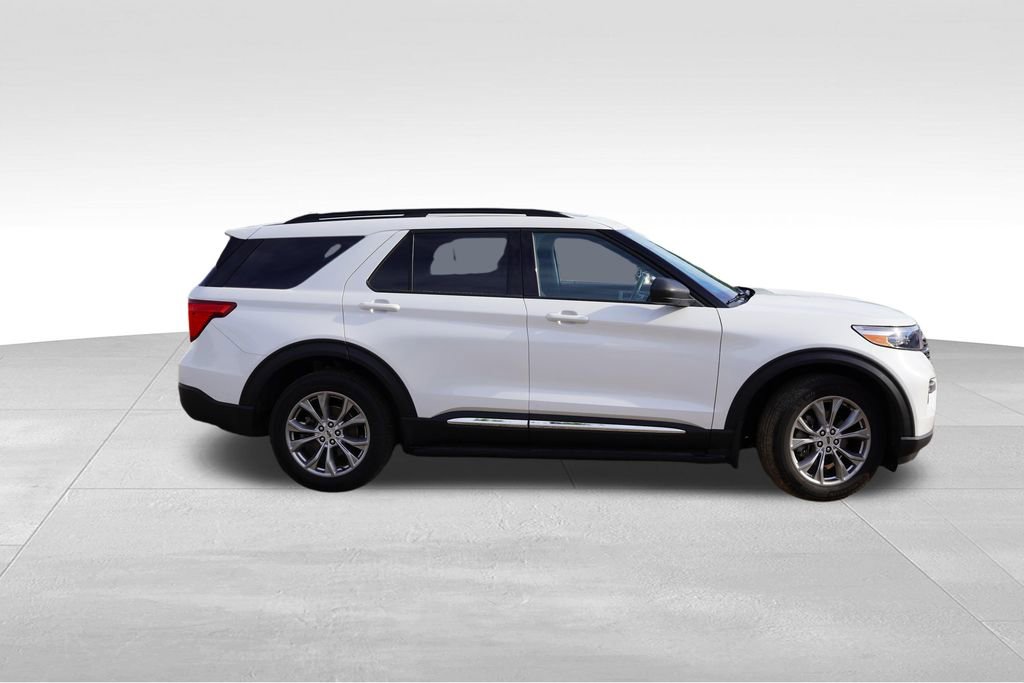 Certified 2023 Ford Explorer XLT w/ Equipment Group 202A AWD/4WD image 3