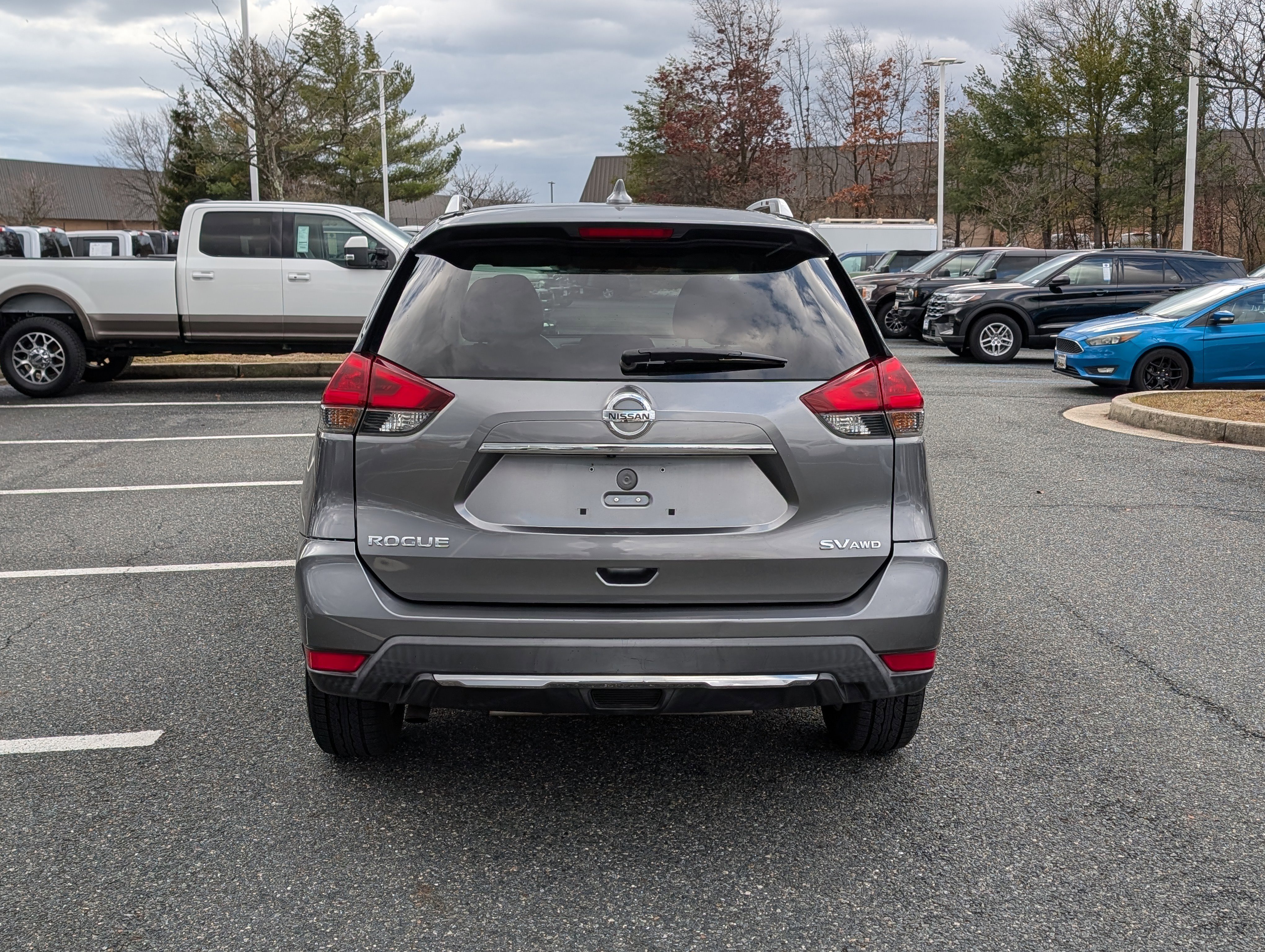 Used 2018 Nissan Rogue SV image 4