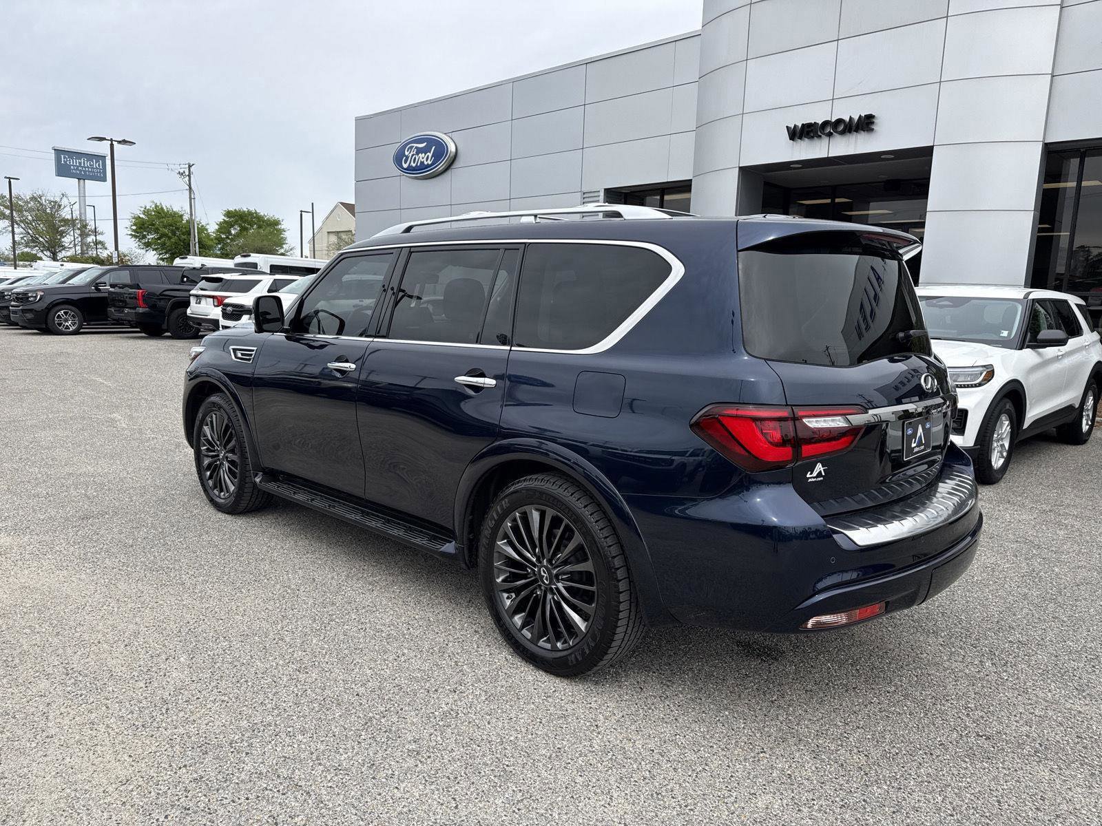 Used 2023 INFINITI QX80 Premium Select w/ Cargo Package RWD image 4