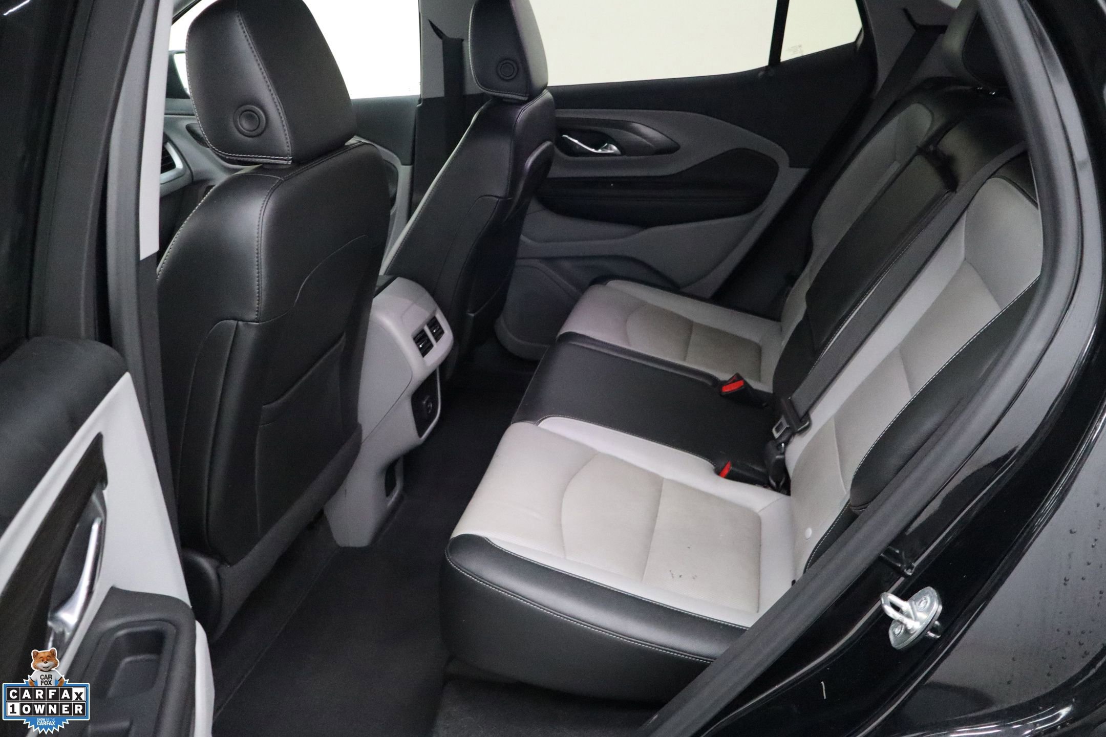 Used 2024 GMC Terrain SLT image 33