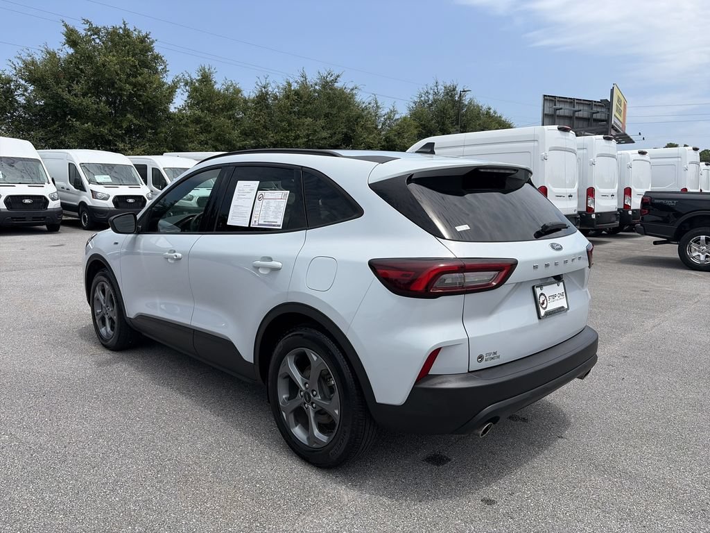 Certified 2025 Ford Escape ST-Line FWD image 5