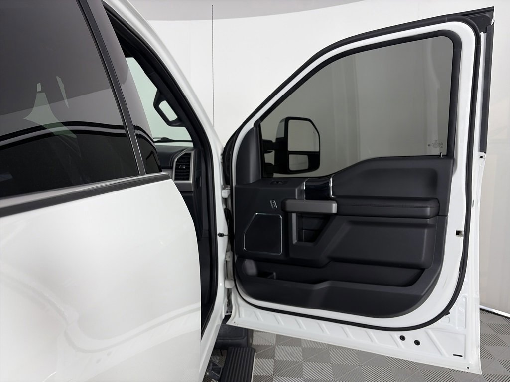 Certified 2022 Ford F350 Platinum w/ FX4 Off-Road Package image 31