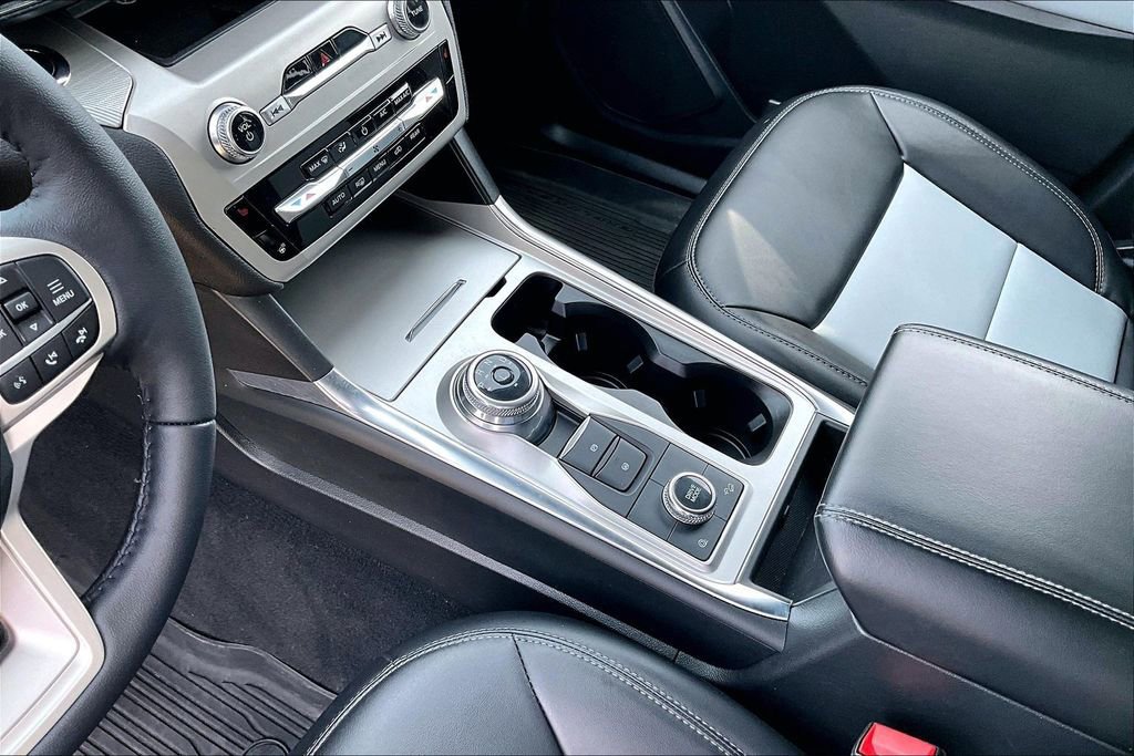 Certified 2022 Ford Explorer XLT w/ Equipment Group 202A AWD/4WD image 15