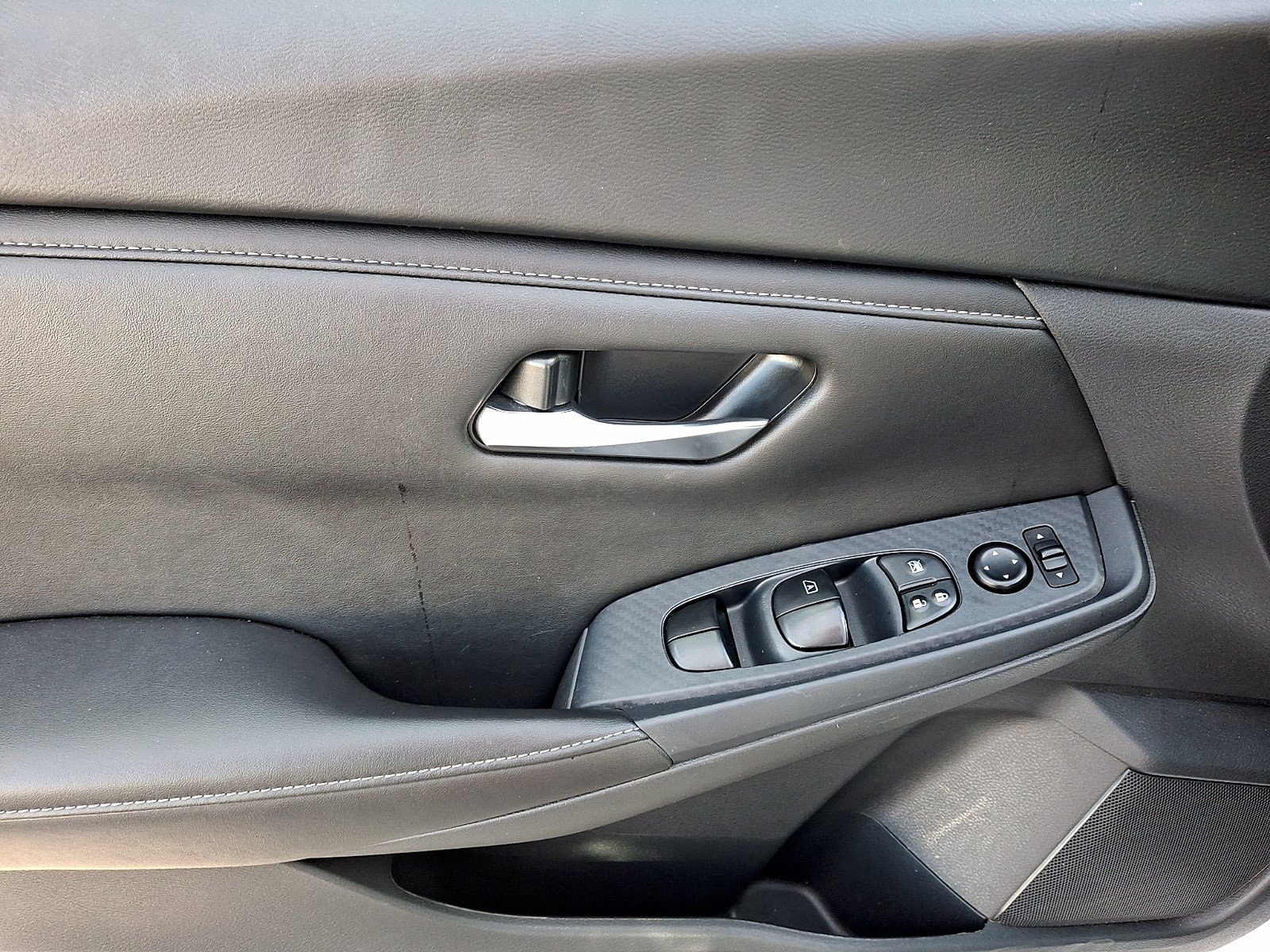 Used 2024 Nissan Sentra SV FWD image 11