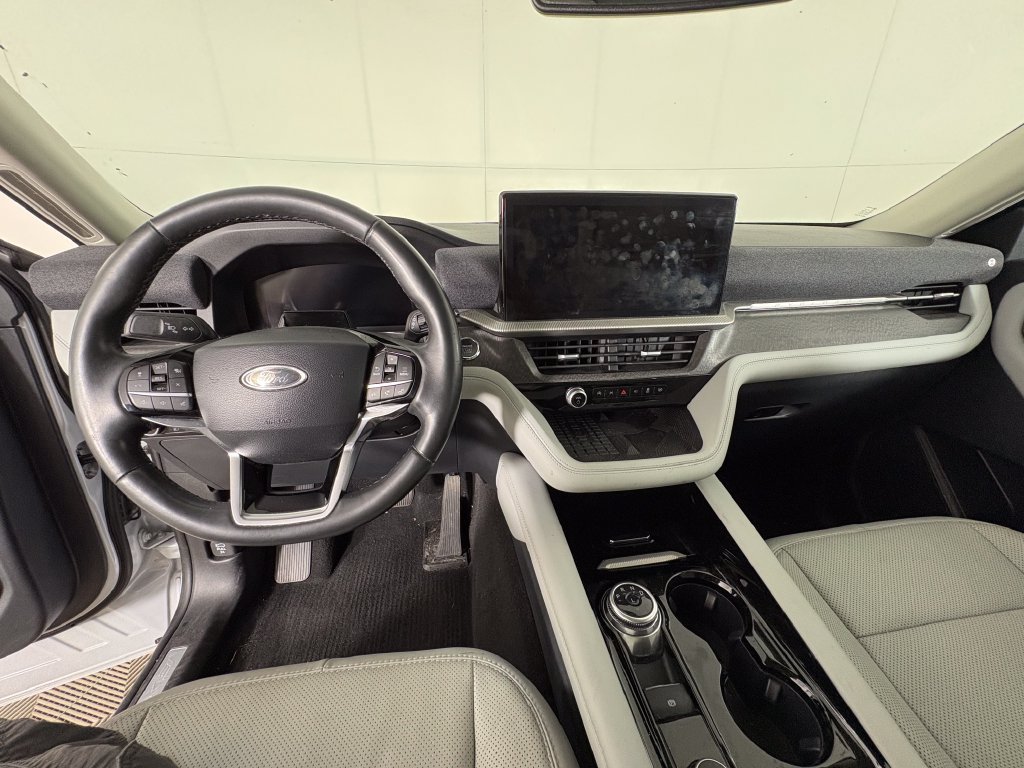 Certified 2025 Ford Explorer Platinum w/ Ultimate Package AWD/4WD image 8