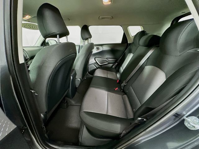 Used 2025 Kia Soul LX w/ LX Technology Package FWD image 28
