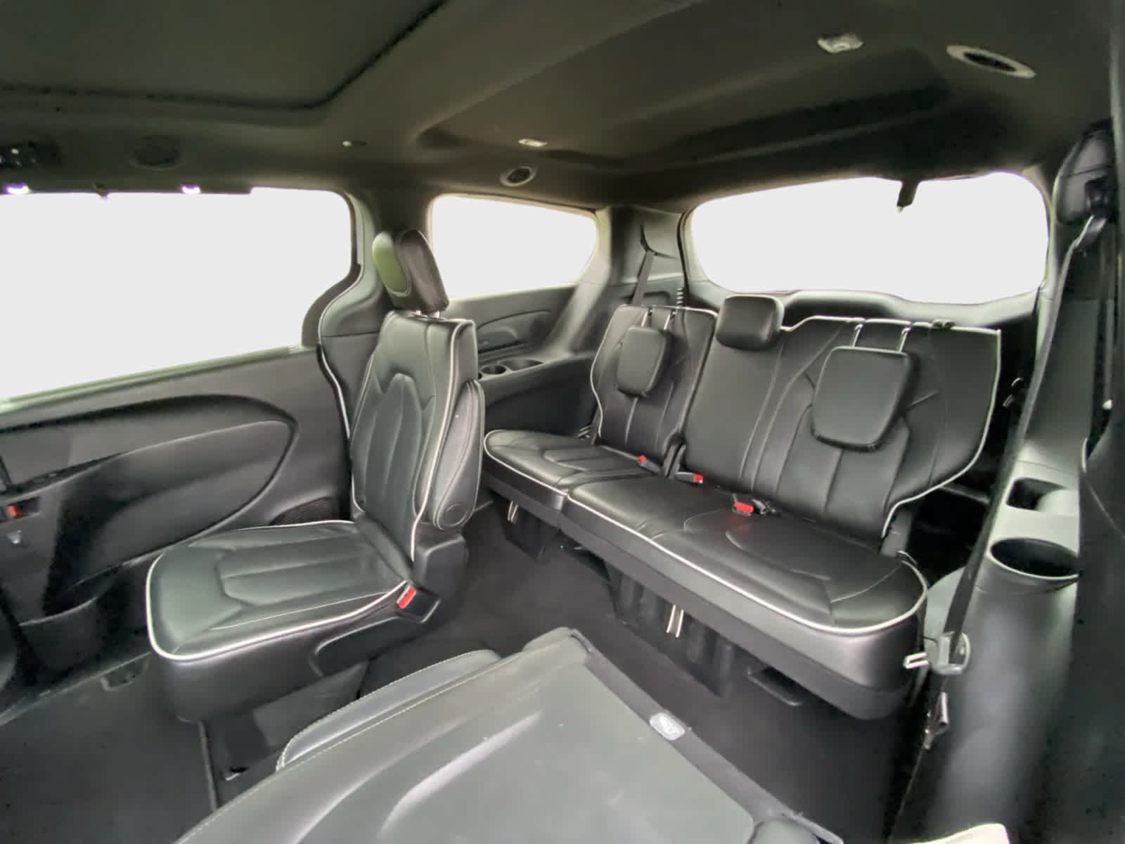 Used 2026 Chrysler Pacifica Limited FWD image 15