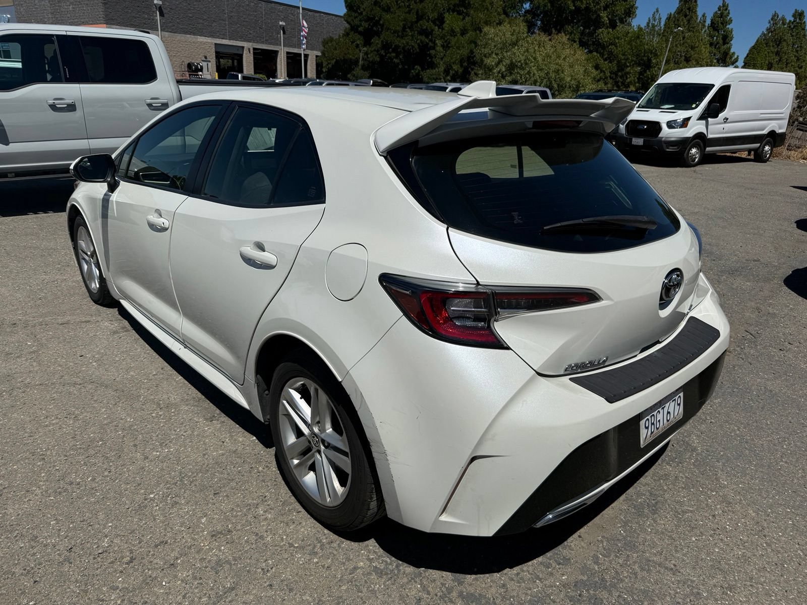Used 2019 Toyota Corolla SE w/ SE Option Package FWD image 3