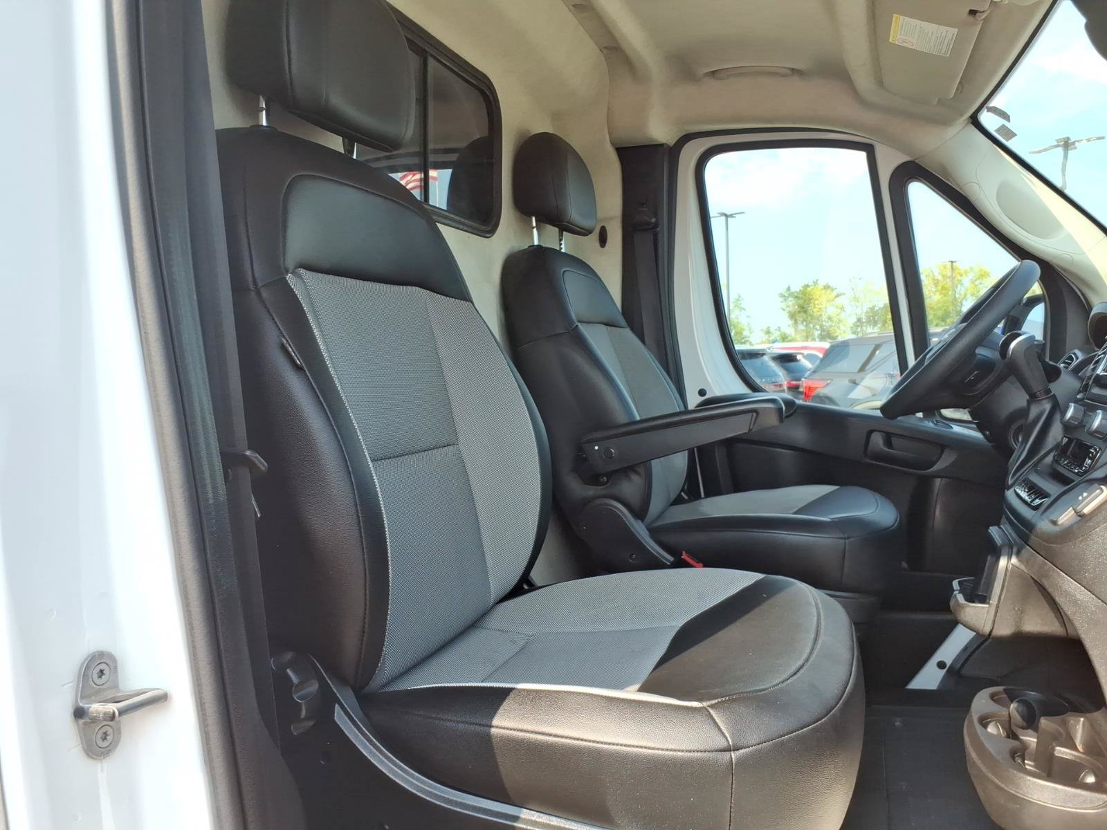 Used 2024 RAM ProMaster 2500 w/ Convenience Group FWD image 14