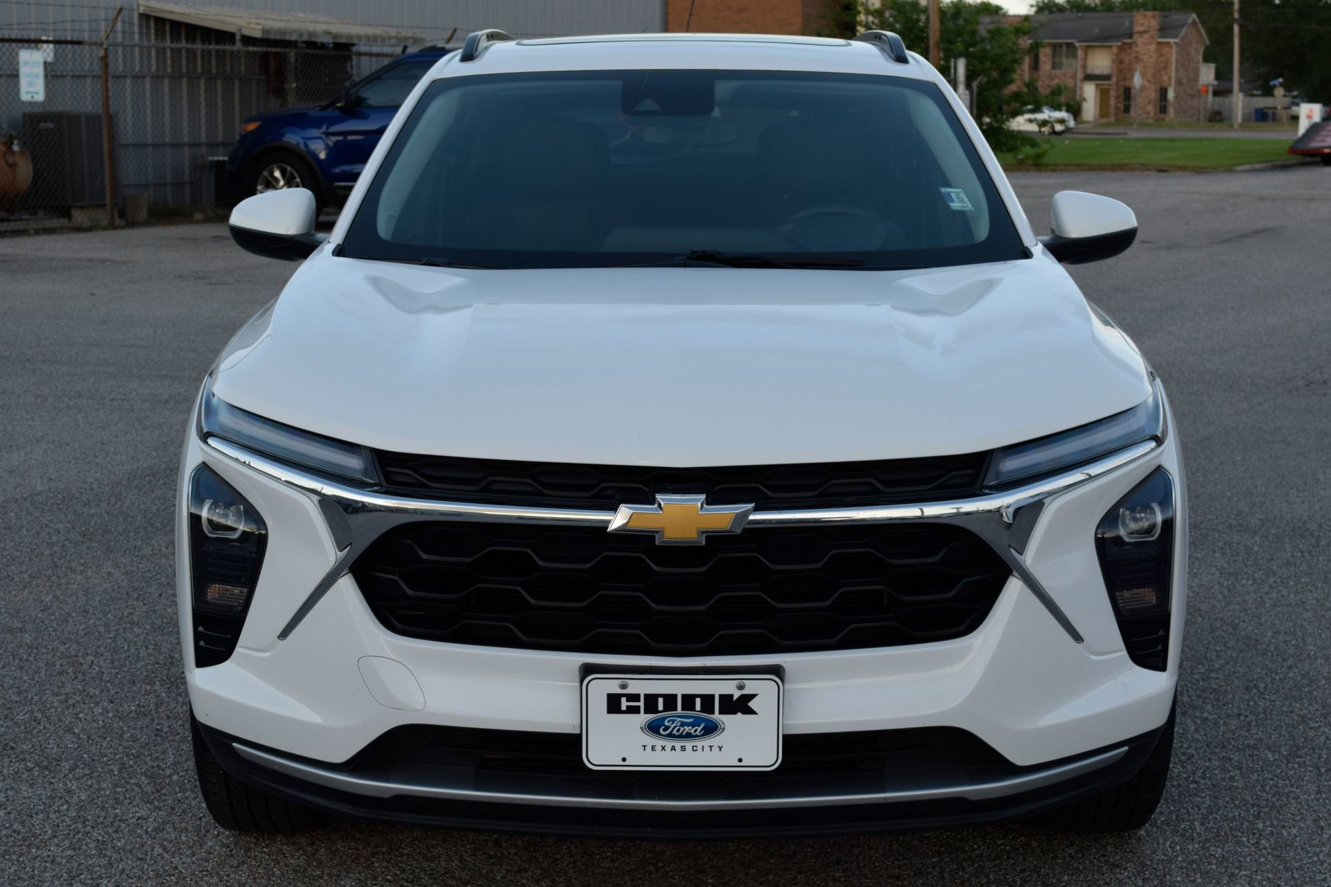 Used 2024 Chevrolet Trax LT w/ Sunroof Package image 2