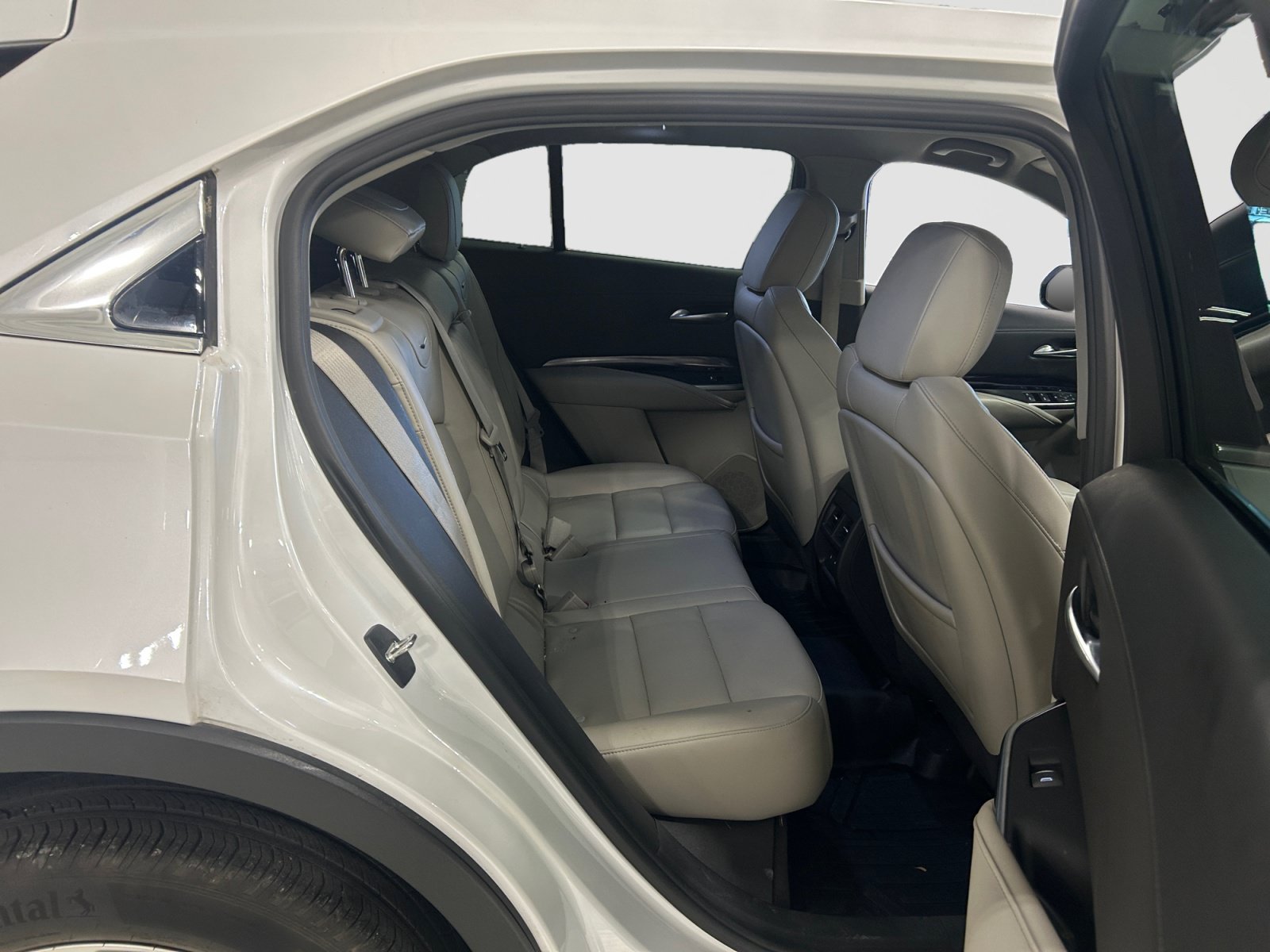 Used 2023 Cadillac XT4 Luxury w/ Cold Weather Package FWD image 20