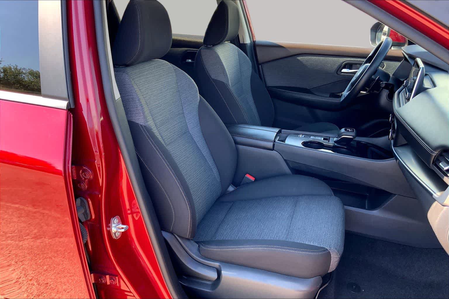 Used 2023 Nissan Rogue SV FWD image 9