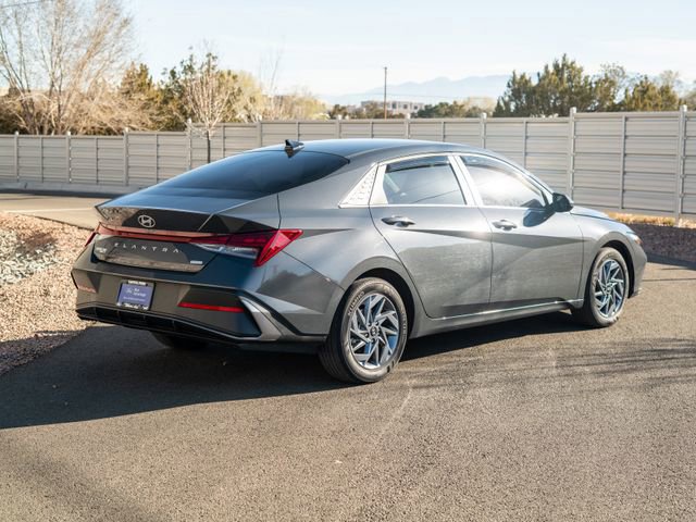 Used 2024 Hyundai Elantra Blue image 6