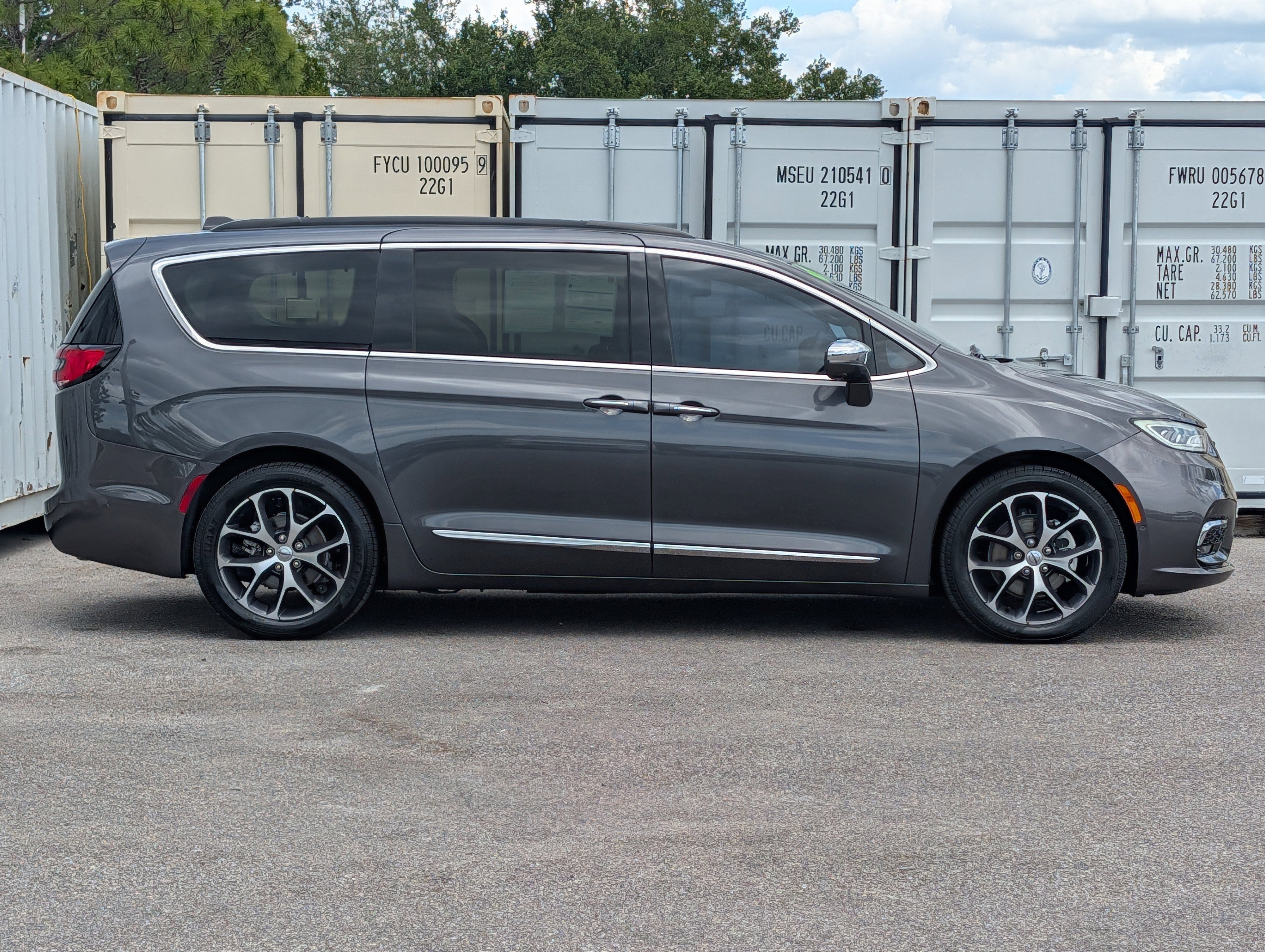 Used 2022 Chrysler Pacifica Limited video 3
