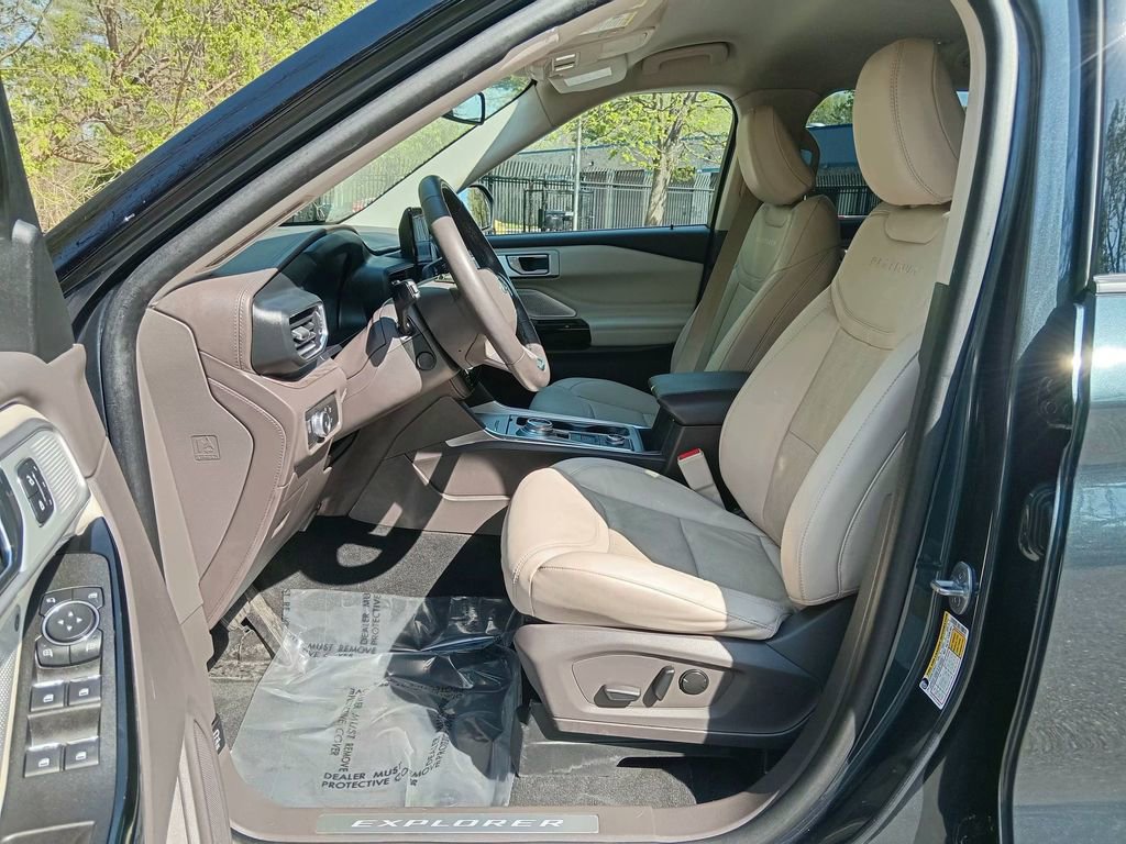 Certified 2022 Ford Explorer Platinum w/ Equipment Group 601A AWD/4WD image 16