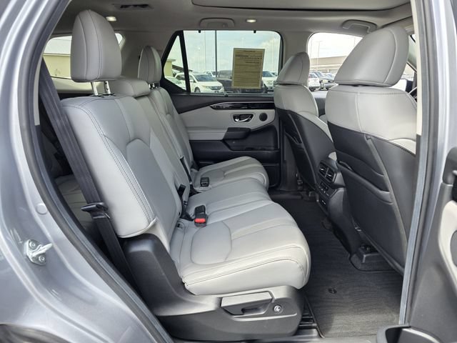 Used 2025 Honda Pilot Touring image 29
