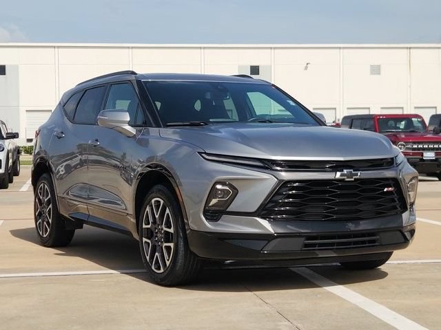 Used 2025 Chevrolet Blazer RS FWD image 3