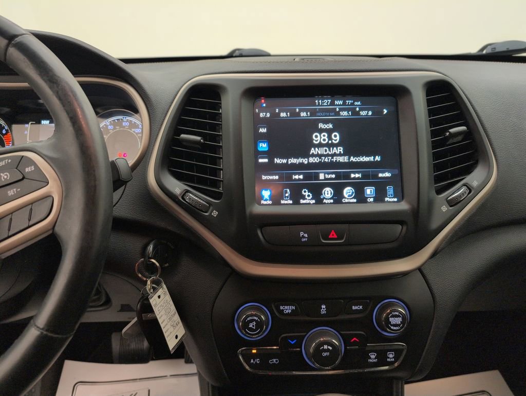 Used 2017 Jeep Cherokee Latitude w/ Safety/Convenience Group FWD image 17