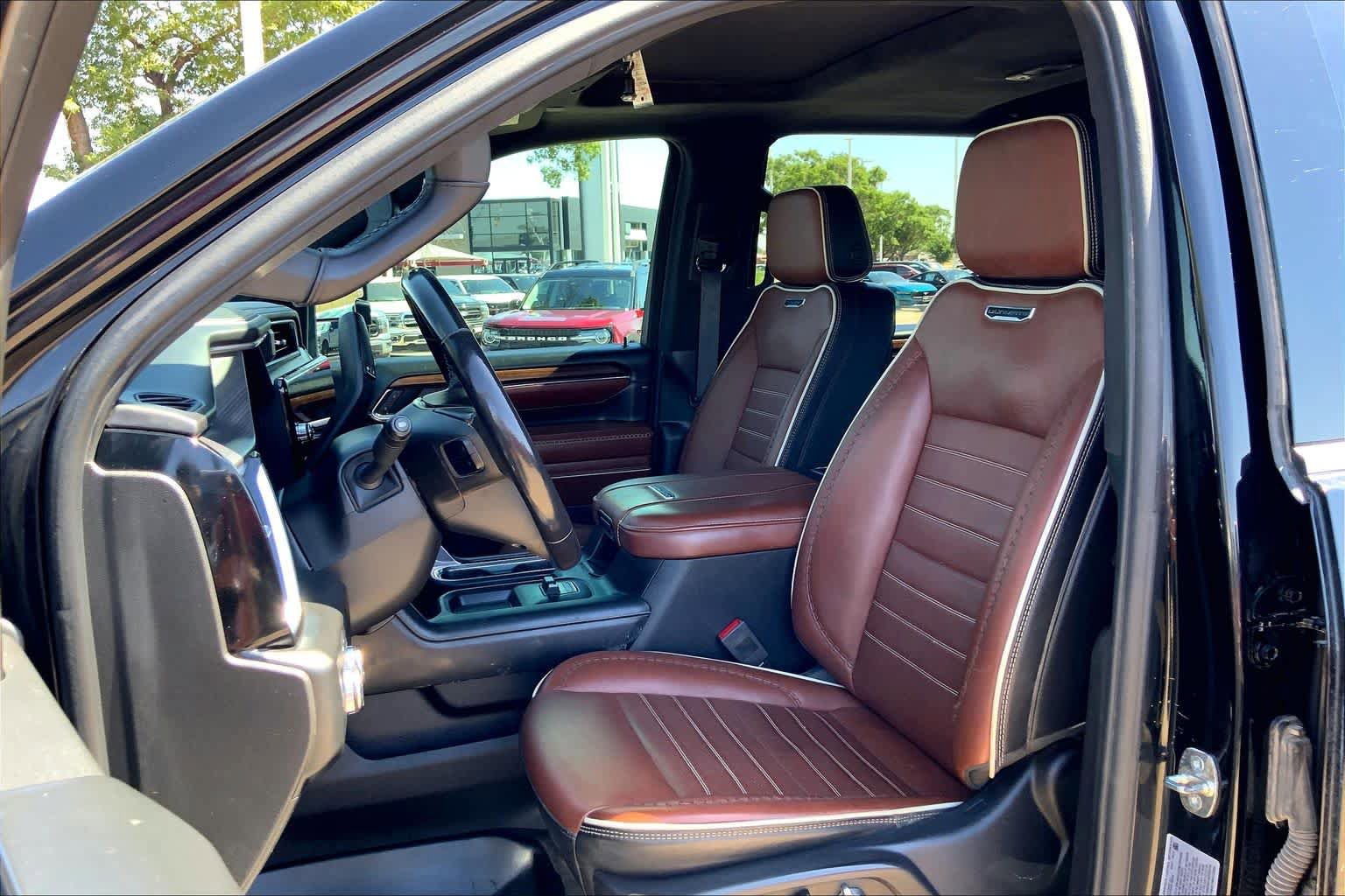 Used 2024 GMC Sierra 2500 Denali Ultimate AWD/4WD image 8