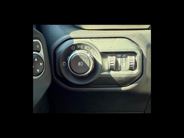 Used 2018 Jeep Wrangler Sport AWD/4WD image 18