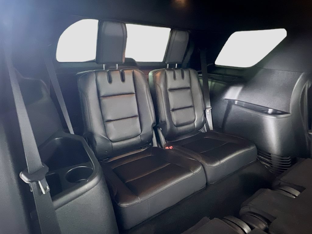 Certified 2018 Ford Explorer XLT w/ Equipment Group 202A AWD/4WD image 31