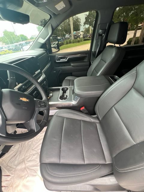 Used 2024 Chevrolet Silverado 3500 LTZ w/ LTZ Plus Package AWD/4WD image 2