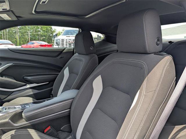 Used 2017 Chevrolet Camaro SS RWD image 9