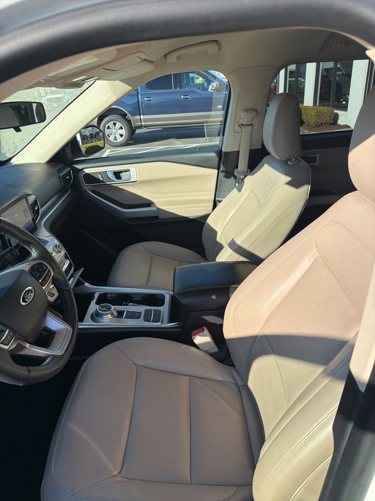 Certified 2021 Ford Explorer XLT w/ Equipment Group 202A image 3