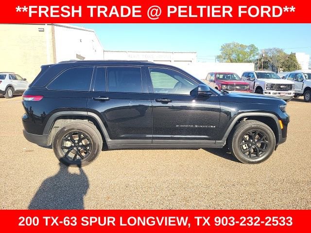 Used 2025 Jeep Grand Cherokee Altitude image 12