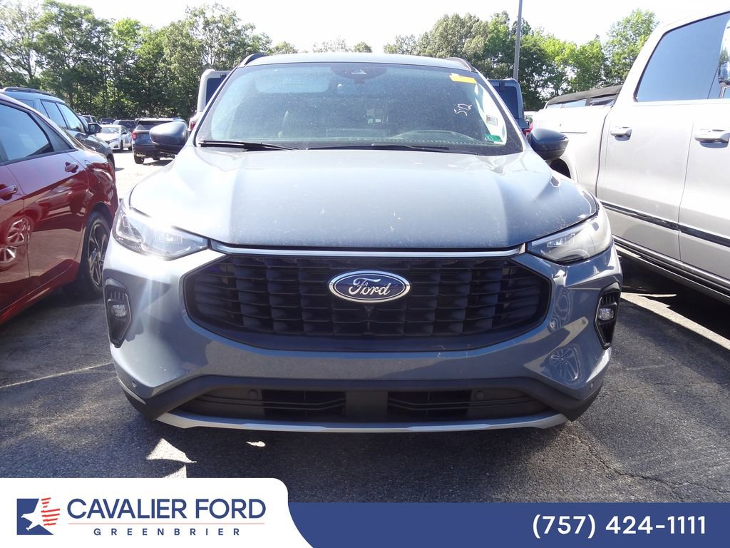 Certified 2023 Ford Escape Platinum w/ Premium Technology Package FWD image 2