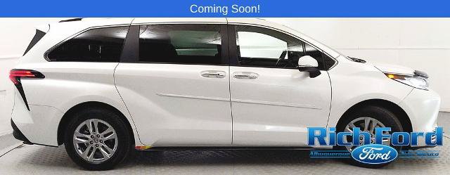 Used 2025 Toyota Sienna Limited AWD/4WD image 2