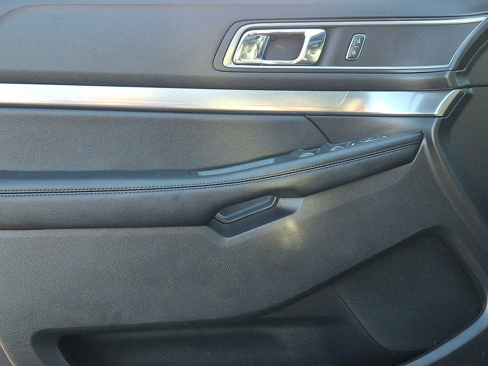 Certified 2019 Ford Explorer XLT w/ Equipment Group 202A image 13