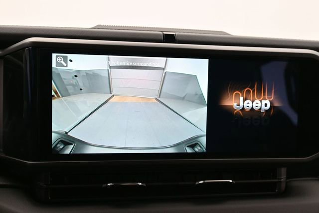 Used 2025 Jeep Gladiator Sport AWD/4WD image 19