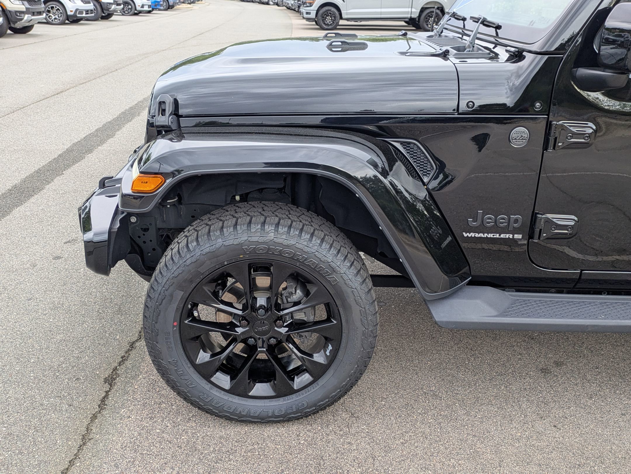 Used 2023 Jeep Wrangler Unlimited Sahara AWD/4WD image 11