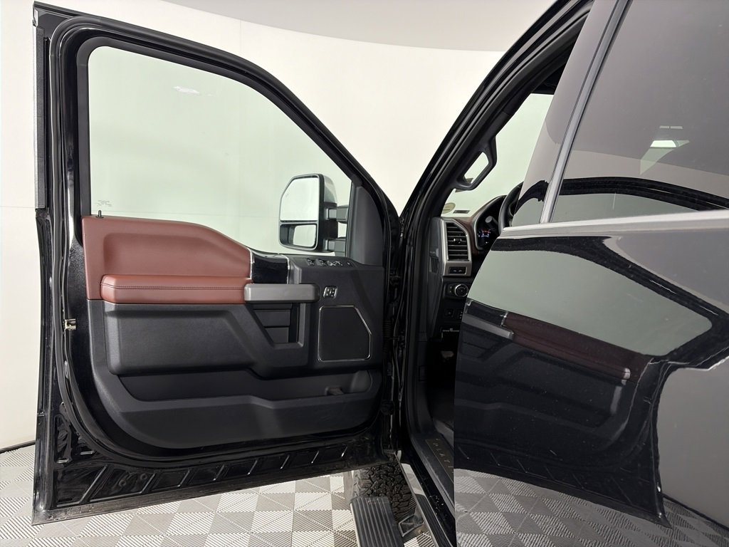 Certified 2020 Ford F350 Platinum w/ Tremor Off-Road Package image 10