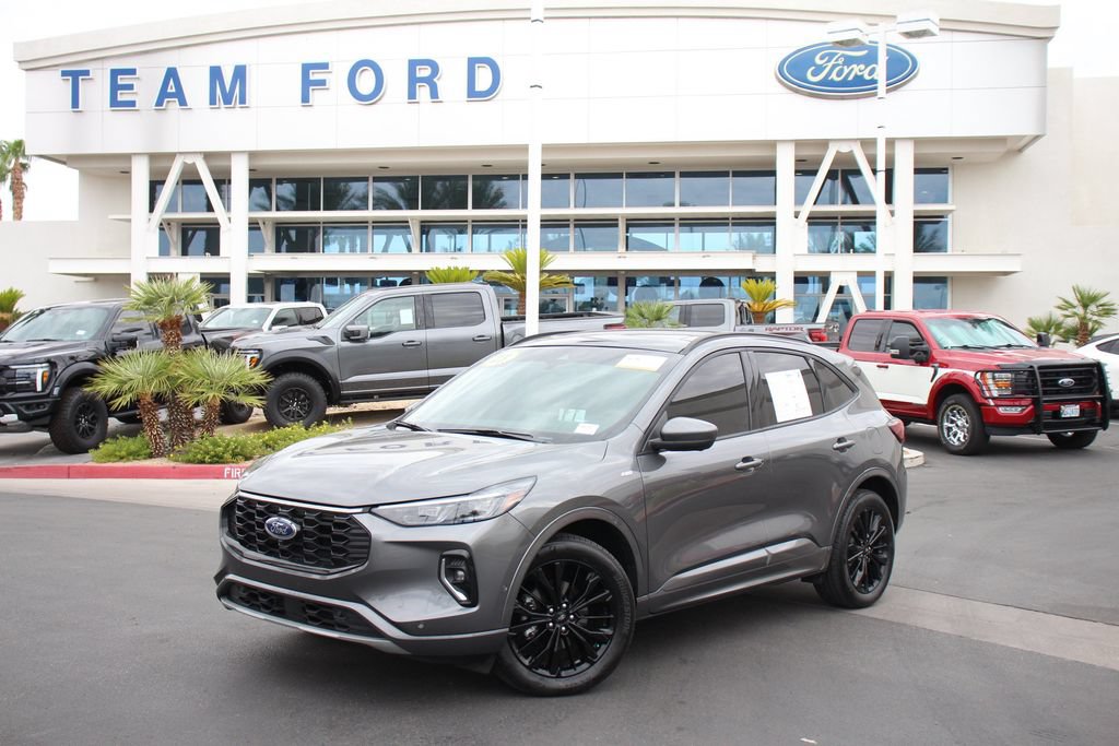 Certified 2023 Ford Escape ST-Line Elite w/ Premium Technology Package AWD/4WD image 2