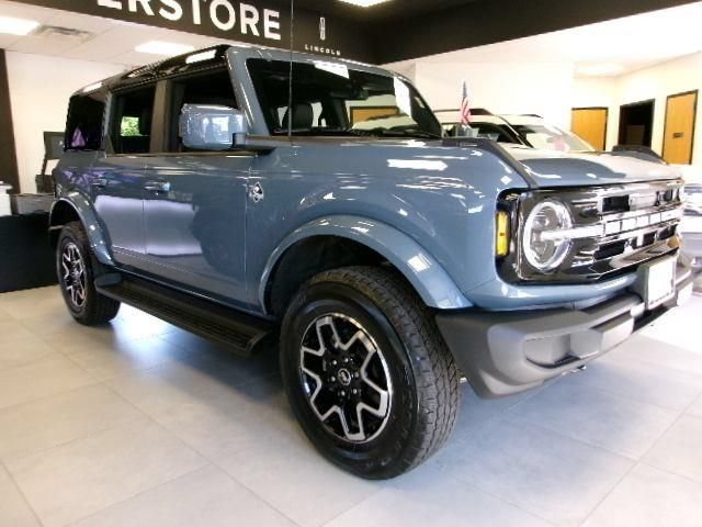Certified 2025 Ford Bronco Outer Banks AWD/4WD image 2