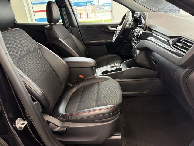 Certified 2025 Ford Escape ST-Line Select AWD/4WD image 12