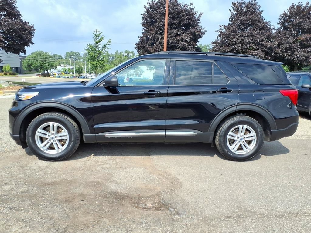 Certified 2023 Ford Explorer XLT w/ Equipment Group 202A AWD/4WD image 2