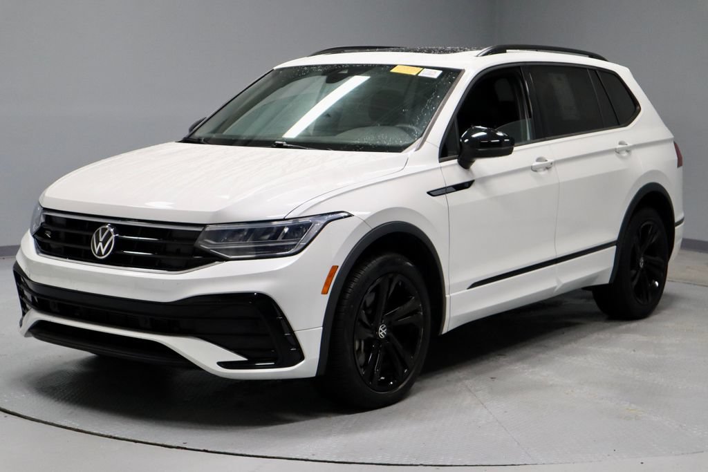 Used 2023 Volkswagen Tiguan SE R-Line AWD/4WD image 6
