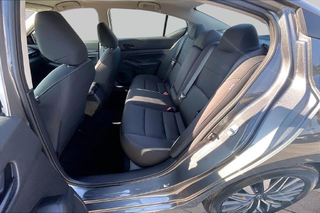 Used 2025 Nissan Altima 2.5 SV FWD image 28