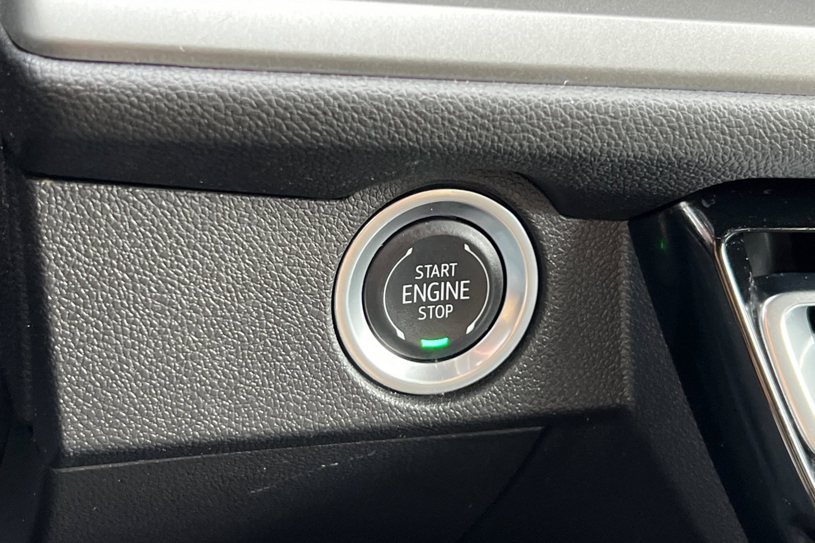 Used 2024 Chevrolet Traverse LT image 24