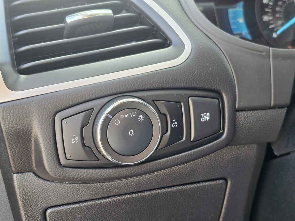 Certified 2024 Ford Edge SE w/ Black Appearance Package image 13